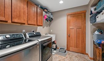 612 Deer Ridge Dr, Atkins, IA 52206