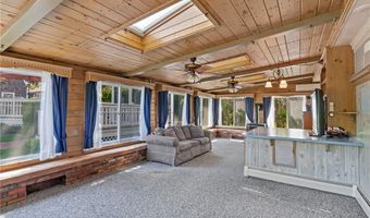 21 Foxhill Ave, Bristol, RI 02809