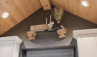 206 Edgewater Dr, Algonac, MI 48001