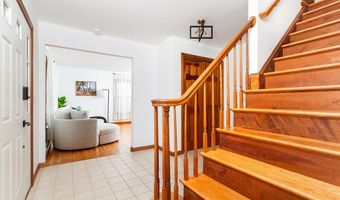 8 Phoebee Ln, Brookfield, CT 06804