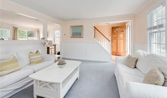 40 Holland St, Newport, RI 02840