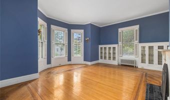 36 Ayrault St, Newport, RI 02840