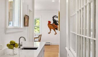 84 Rodman St, Narragansett, RI 02882
