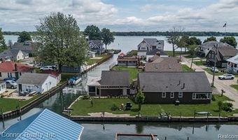 130 Delta Dr, Algonac, MI 48001