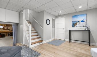 17 Belvedere St, Johnston, RI 02919