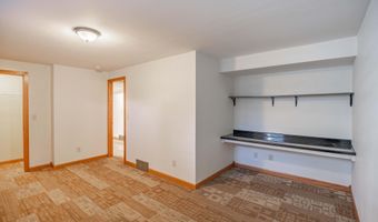 1415 Birchwood Ln, Aberdeen, SD 57401