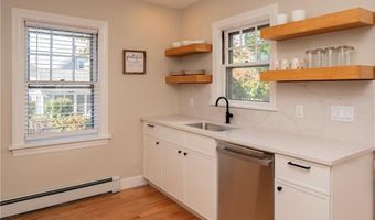 45 Ayrault St 5, Newport, RI 02840