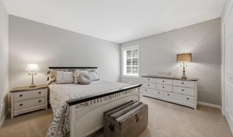23855 W Sarah Ct, Antioch, IL 60002