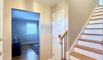 24 High St, Middletown, RI 02842