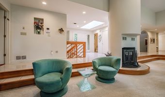 15 Inverness Rd, Falmouth, ME 04105