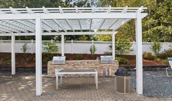 3 Queens Rd 211, Attleboro, MA 02703