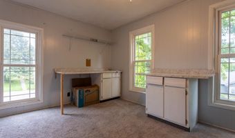 627 NE 6th, Dyersville, IA 52040