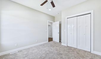 126 Woodland Hills Ct, Alton, IL 62002