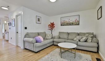 24 Suffolk Ct, Bedford, NH 03110