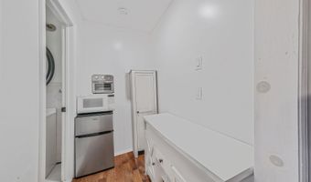 62 Bayside Ave, Amity Harbor, NY 11701