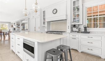 116 Nayatt Rd, Barrington, RI 02806