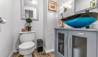 35 Kent Ave, Bridgeport, CT 06610