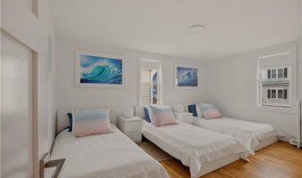 59 Houston Ave, Newport, RI 02840