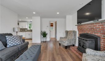 6 Fleuette Dr, Bellingham, MA 02019