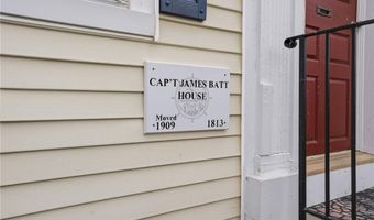 48 Constitution St 2, Bristol, RI 02809