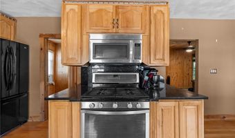 43 Pearl St, Lincoln, RI 02838