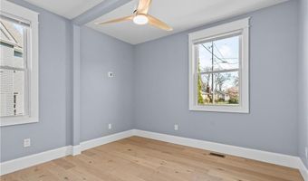 20 Summer St, Newport, RI 02840