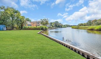 615 Riverside Dr, Bayville, NJ 08721