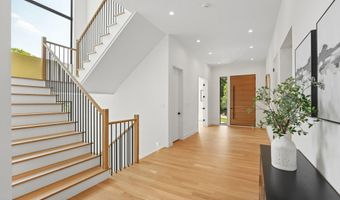 8302 ROBEY Ave, Annandale, VA 22003