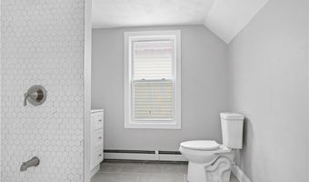 35 Central St, Lincoln, RI 02838
