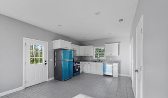 110 Peach Ln, Baxley, GA 31513