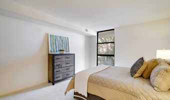 1016 S WAYNE St 406, Arlington, VA 22204
