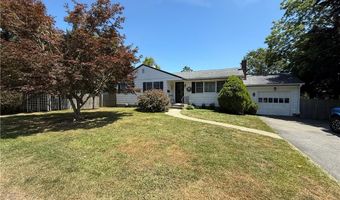 8 Mccormick Rd, Newport, RI 02840
