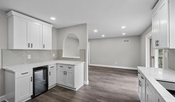628 Hickory Knoll Ct, Ballwin, MO 63021