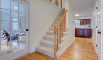 31 Edgewater Rd, Narragansett, RI 02882