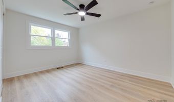 3023 N Windsor Dr, Arlington Heights, IL 60004