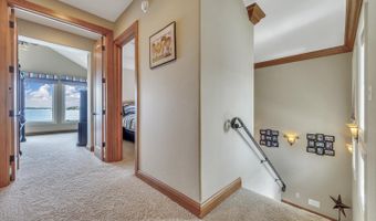 325 Lakeshore Dr, Arnolds Park, IA 51331