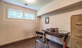 15 Inverness Rd, Falmouth, ME 04105