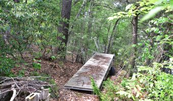 18 Osceola Dr, Becket, MA 01223