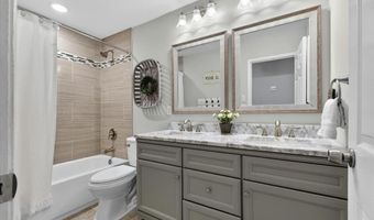 706 Clayworth Dr, Ballwin, MO 63011