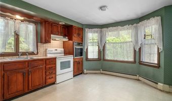 5 Lincoln Dr, North Smithfield, RI 02896
