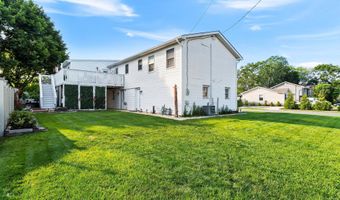 19 Elm St, Beachwood, NJ 08722