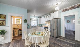 830 DIVISION St SE, Bandon, OR 97411
