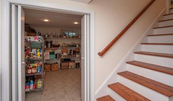 198 Gibbs Ave, Newport, RI 02840