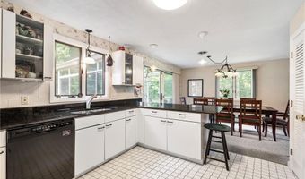 264 Boston Neck Rd, Narragansett, RI 02882