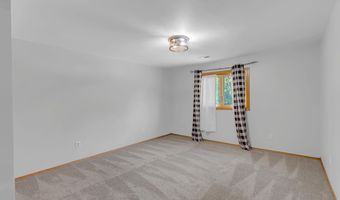 4566 Westlake Ct, Bel Aire, KS 67220