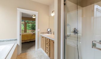 13899 TRAVELER Rd, Oregon City, OR 97045