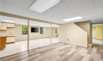 61 Kimberly Ln, Cranston, RI 02921