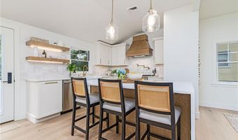 8 Kerins Ter, Newport, RI 02840