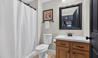 1388 Red Oak Plantation Dr, Ballwin, MO 63021