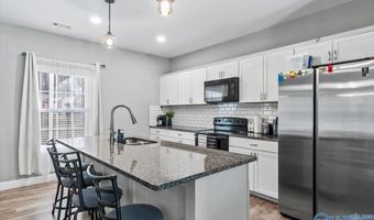 826 Barnes St, Albertville, AL 35950